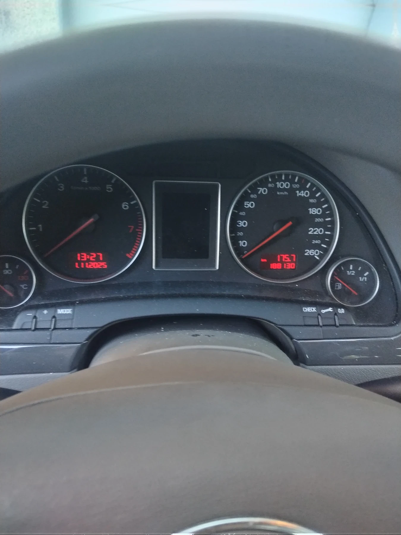 Audi A4 2.0 - изображение 8