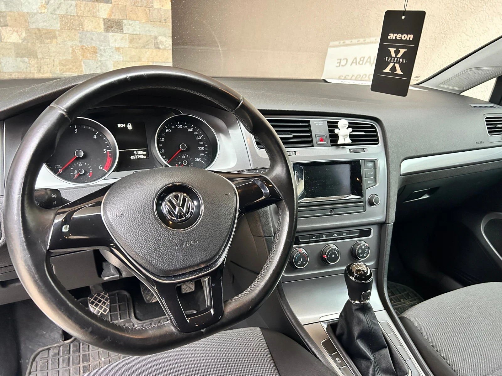 VW Golf 1.6TDI Bulgaria - изображение 6