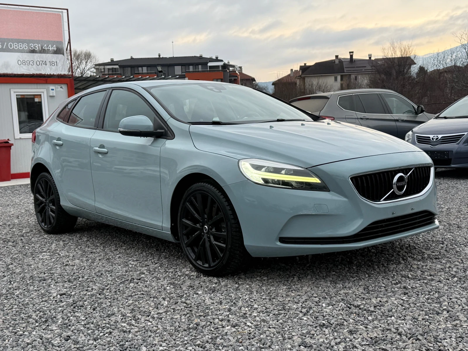 Volvo V40 (Facelift 2016) 2.0 D2 (120 кс) Full Led / Euro 6B - изображение 3
