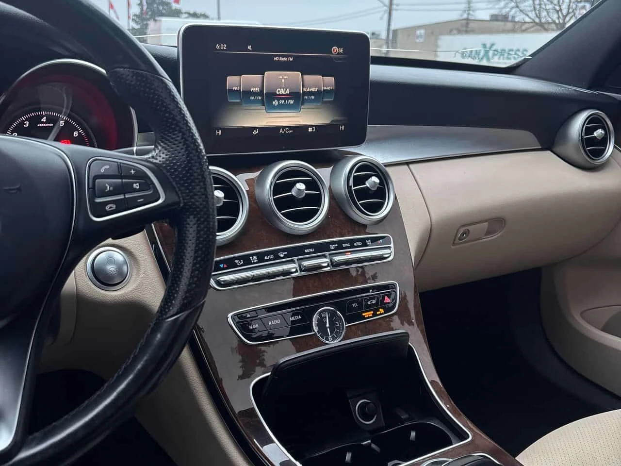 Mercedes-Benz C 300 CARFAX, снимка 9 - Автомобили и джипове - 53745492