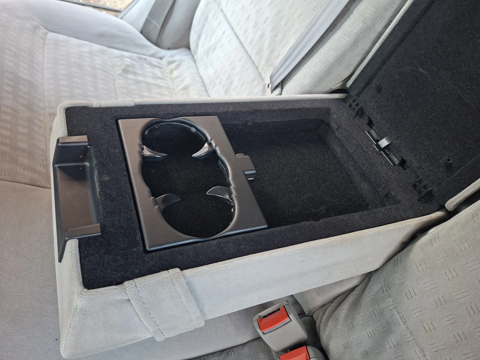 VW Passat 1.9TDI 131h.p. Automatic , снимка 13 - Автомобили и джипове - 53827923