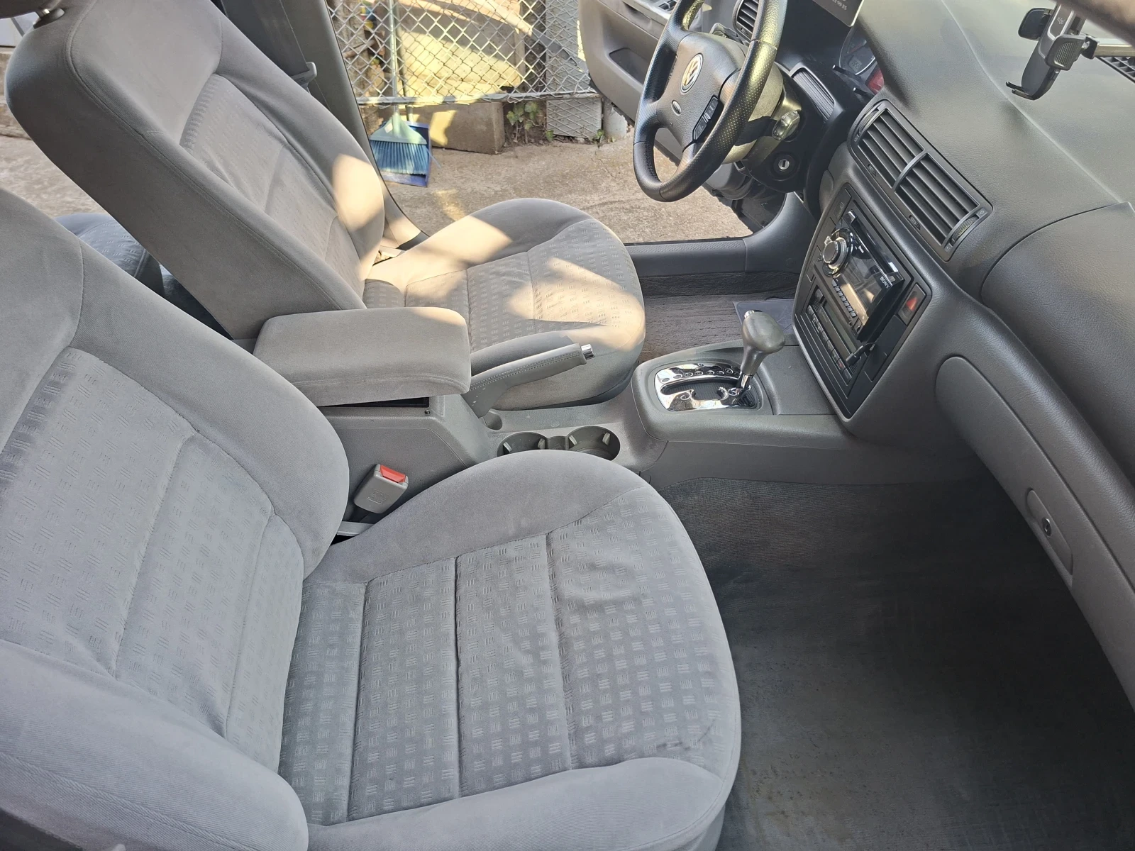 VW Passat 1.9TDI 131h.p. Automatic , снимка 9 - Автомобили и джипове - 53827923