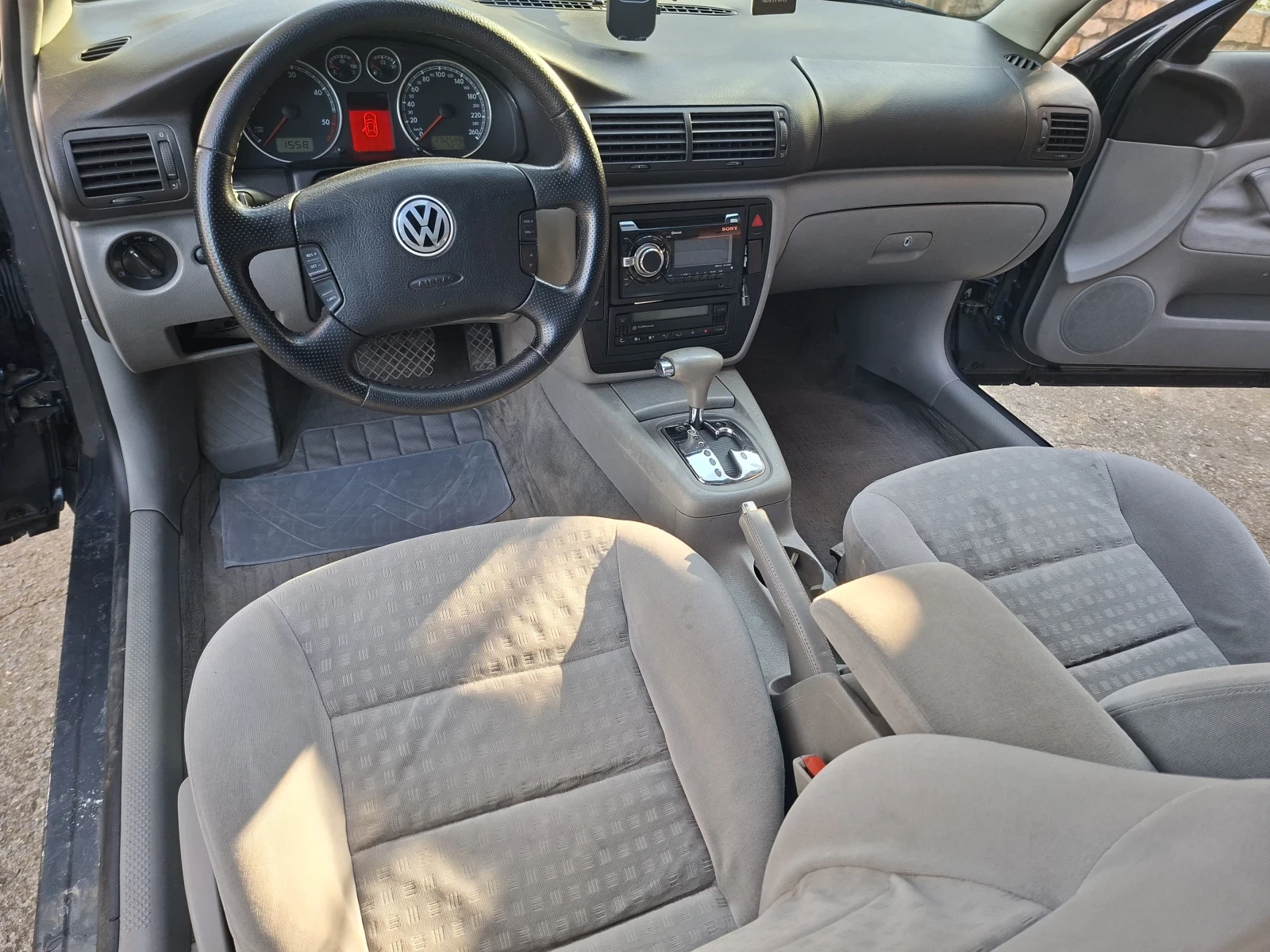 VW Passat 1.9TDI 131h.p. Automatic , снимка 10 - Автомобили и джипове - 53827923