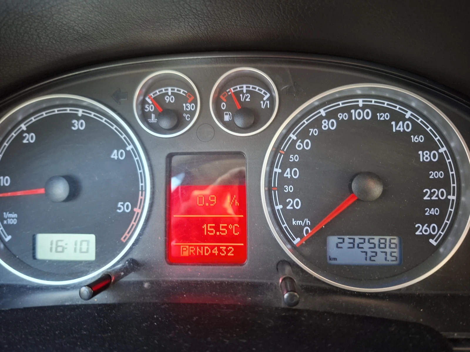 VW Passat 1.9TDI 131h.p. Automatic , снимка 8 - Автомобили и джипове - 53827923