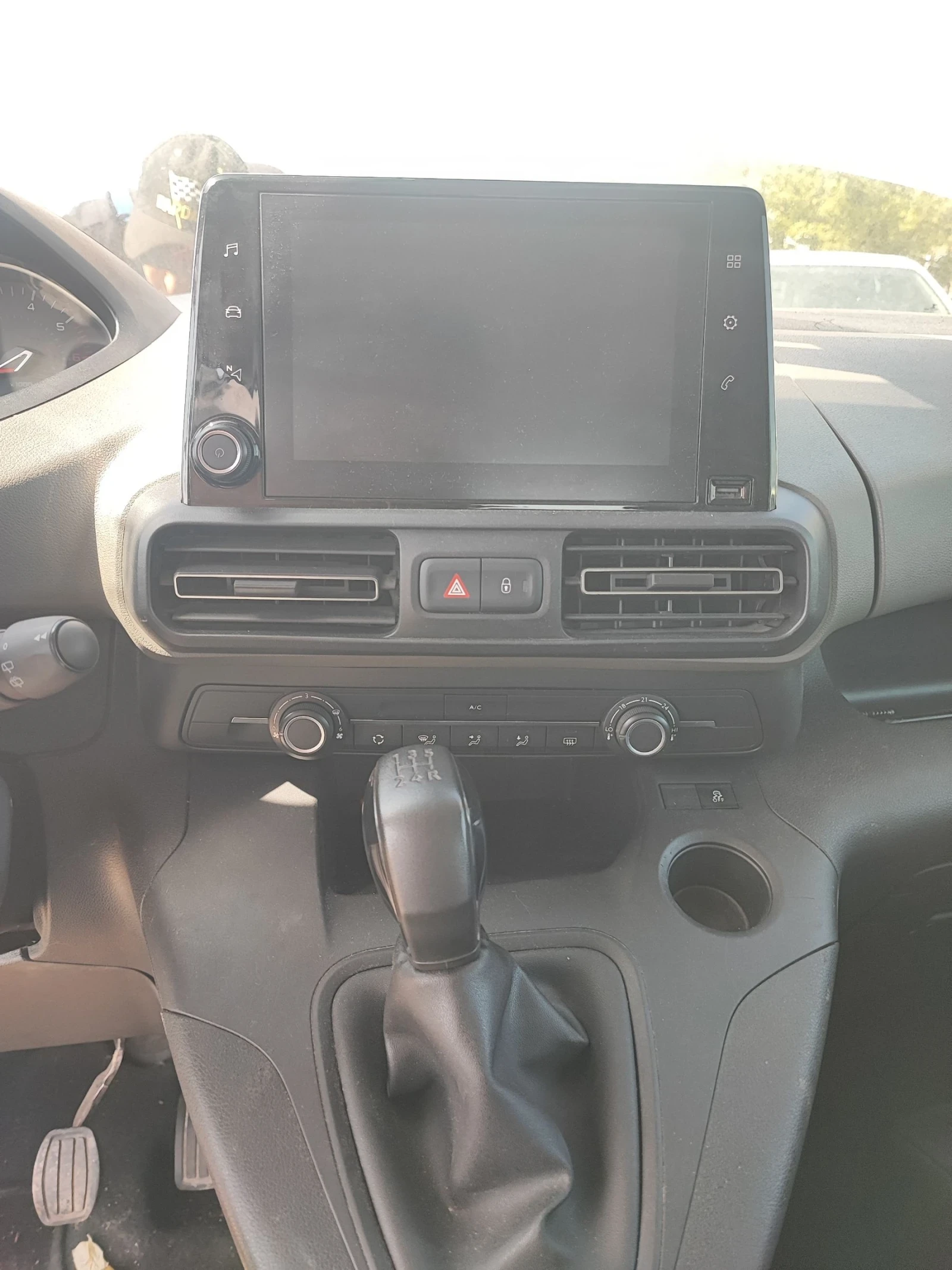 Peugeot Rifter 1.5d 131ps климатик , снимка 9 - Автомобили и джипове - 54462259