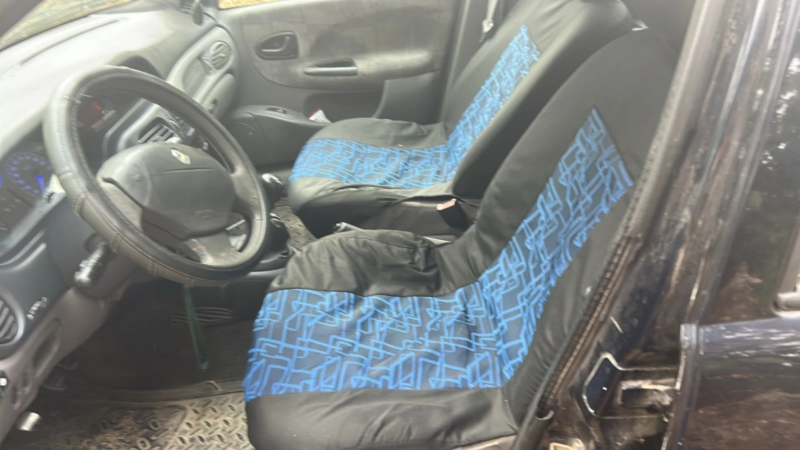 Renault Megane 1.4 1.6, снимка 3 - Автомобили и джипове - 54639198