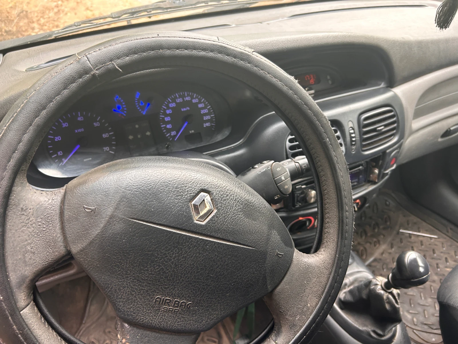 Renault Megane 1.4 1.6, снимка 5 - Автомобили и джипове - 54639198