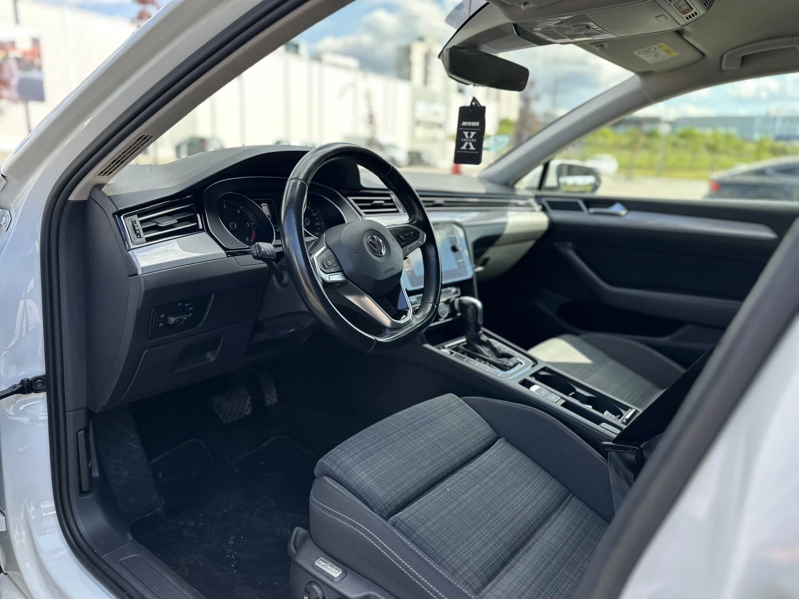 VW Passat, снимка 8 - Автомобили и джипове - 54729311