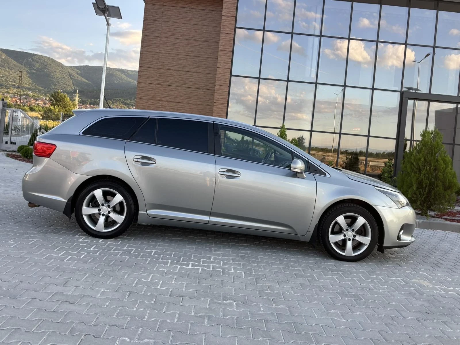 Toyota Avensis 2.2D4d/150��/Facelift/����/������/����5/�������� | Mobile.bg � ����������� 4