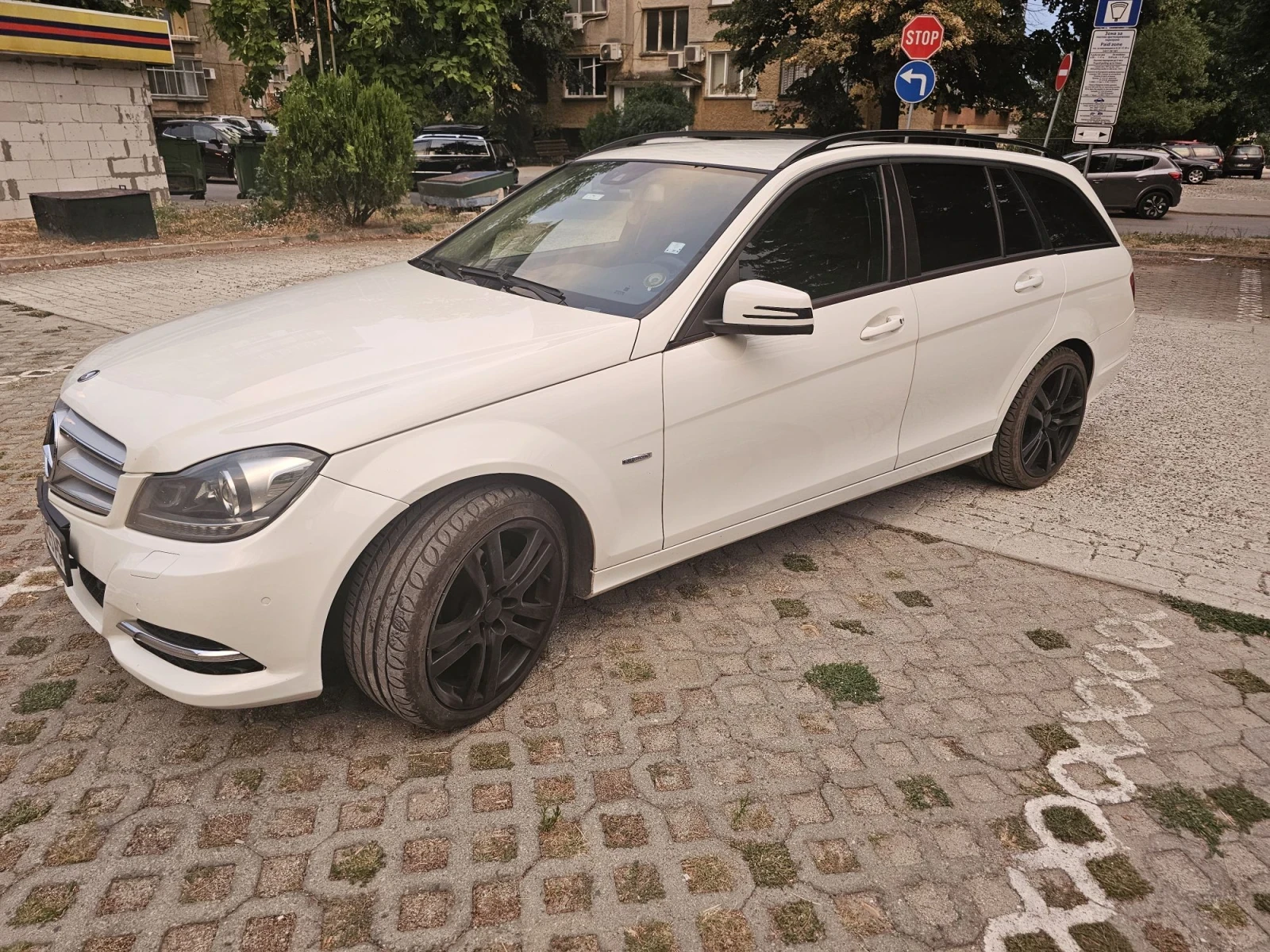 Mercedes-Benz 220