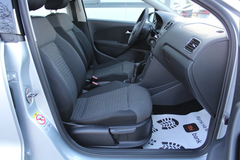 VW Polo  КАТО НОВА 1.4, снимка 12 - Автомобили и джипове - 49158542