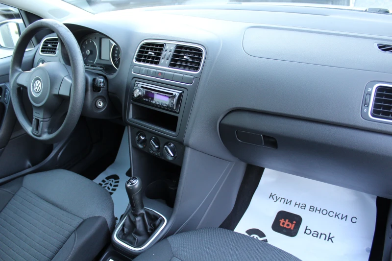 VW Polo  КАТО НОВА 1.4, снимка 13 - Автомобили и джипове - 49158542