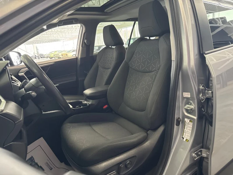 Toyota Rav4 XLE FWD, снимка 5 - Автомобили и джипове - 53373363