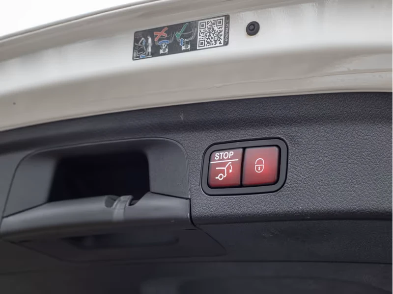 Mercedes-Benz GLE 53 4MATIC BURM* PANO* KEYLESS* 360 CAM* , снимка 12 - Автомобили и джипове - 54124176