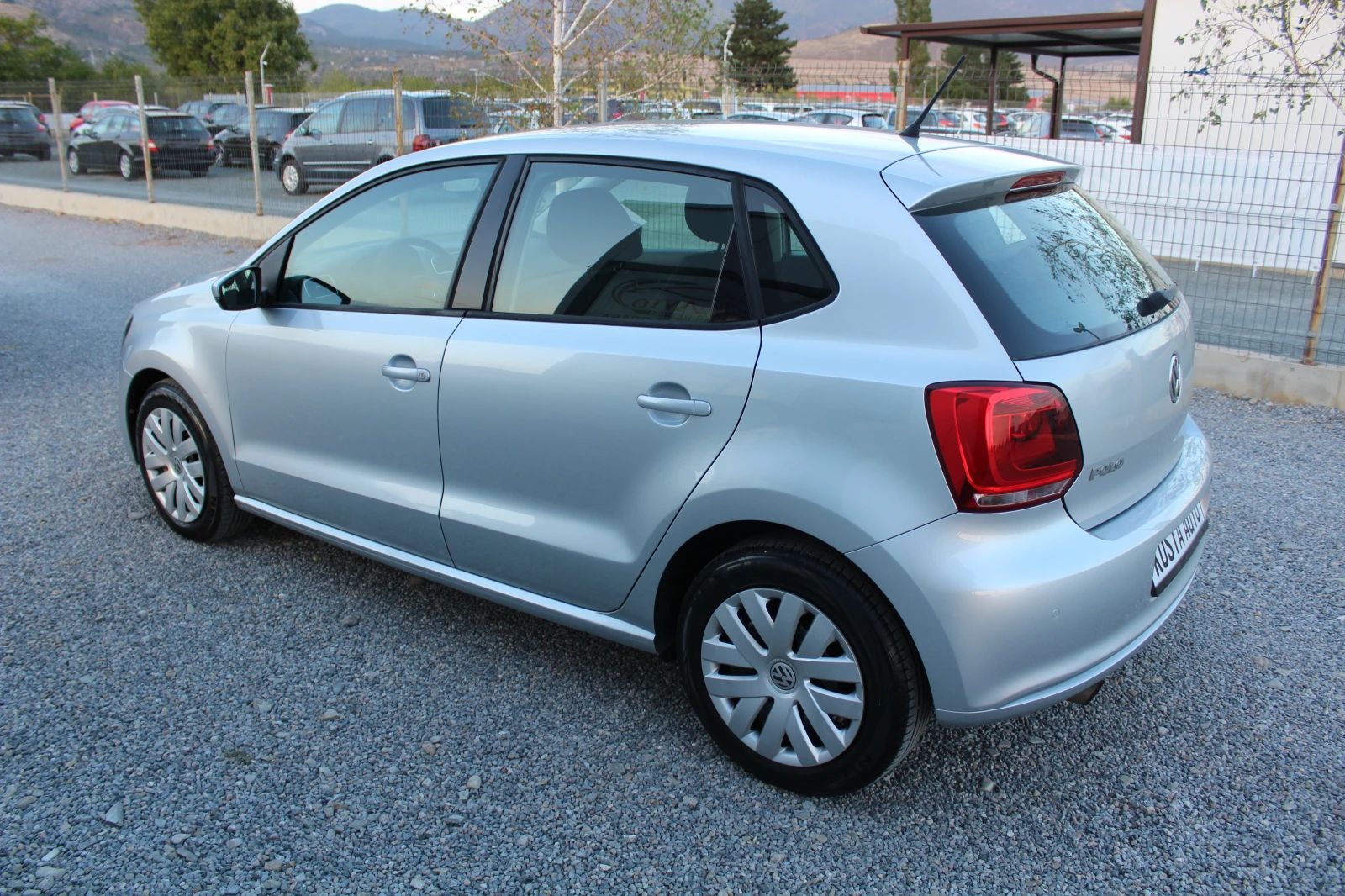 VW Polo  КАТО НОВА 1.4 - изображение 7