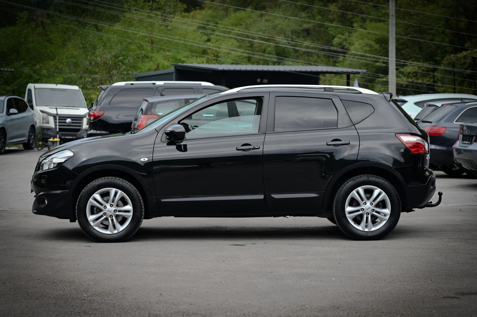 Nissan Qashqai 2.0i / 4х4 / Автоматик - изображение 2
