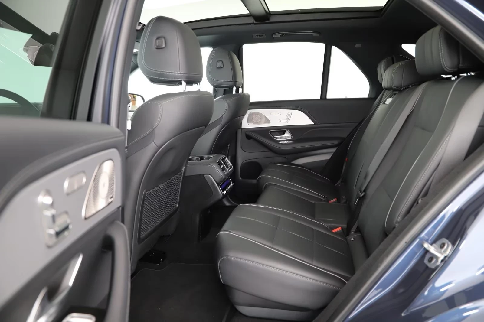 Mercedes-Benz GLE 580 AMG/4-MATIC/FACELIFT/NIGHT/PANO/BURM/AIRMATIC/360/, снимка 11 - Автомобили и джипове - 54074710