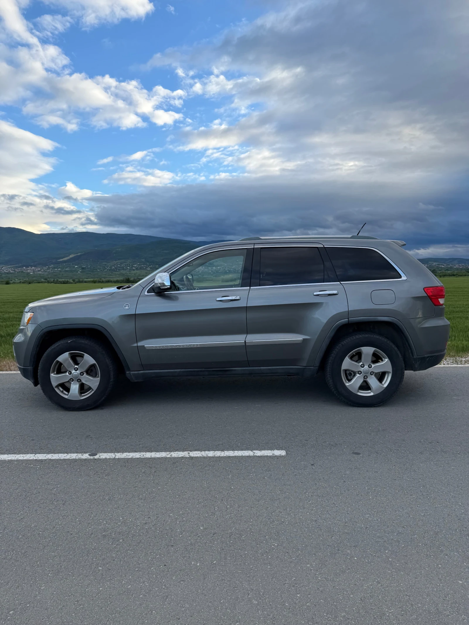 Jeep Grand cherokee 5.7 HEMI, снимка 2 - Автомобили и джипове - 54585139