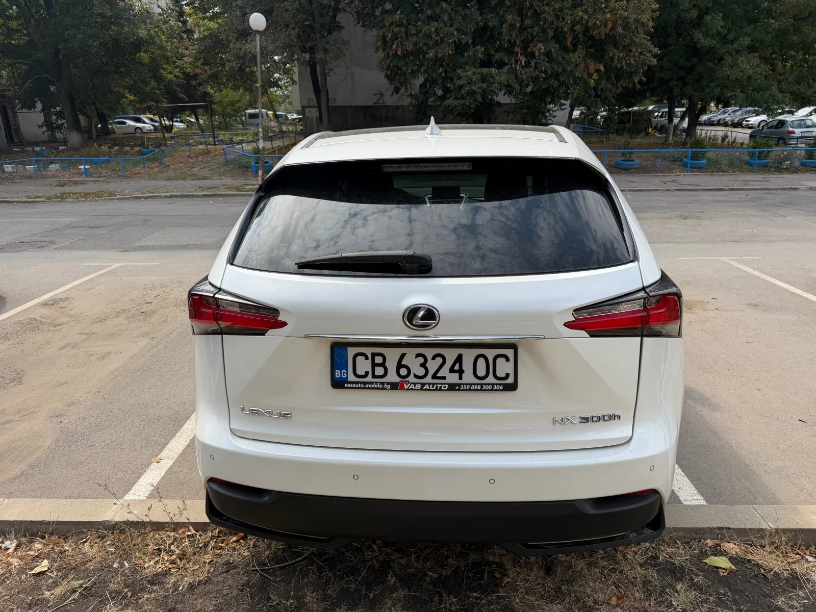 Lexus NX 300h, снимка 4 - Автомобили и джипове - 56165220