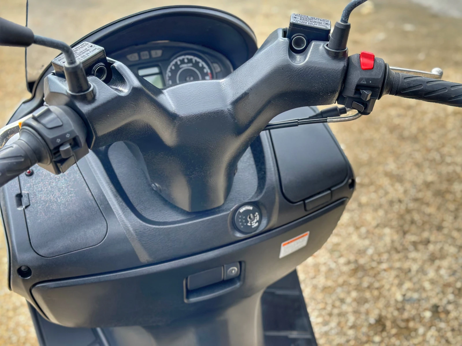 Suzuki Burgman 200i ABS- ECO SYSTEM -9000 x km - изображение 10