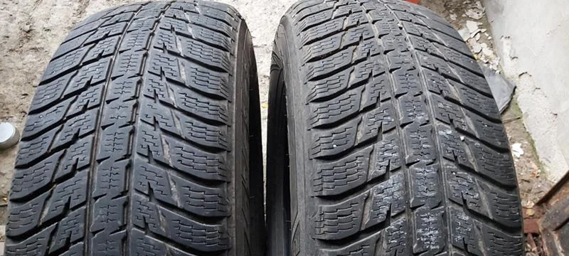 Гуми Зимни 245/70R16, снимка 1 - Гуми и джанти - 30948169