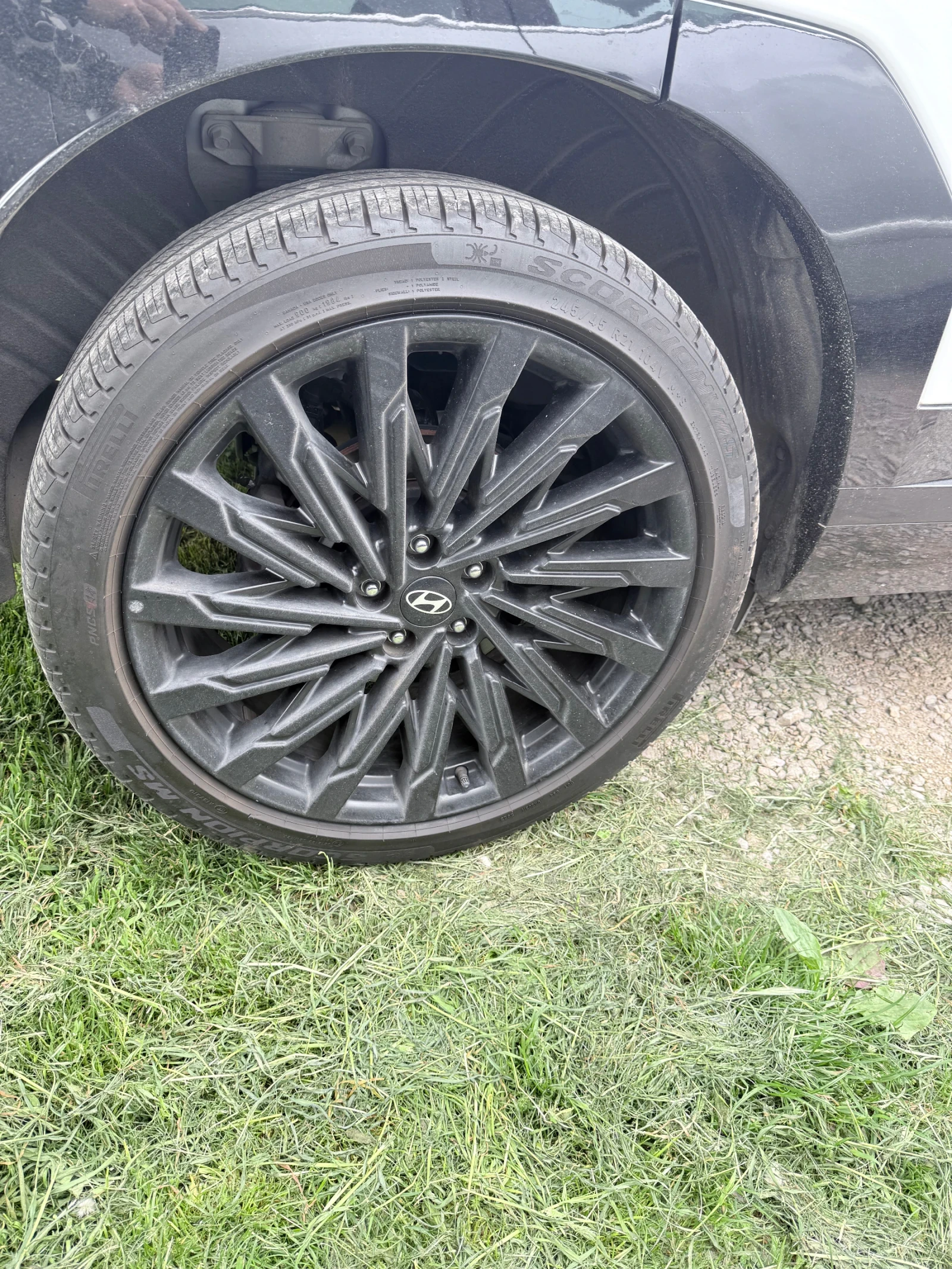 Гуми с джанти Pirelli 235/45R21, снимка 2 - Гуми и джанти - 54598946