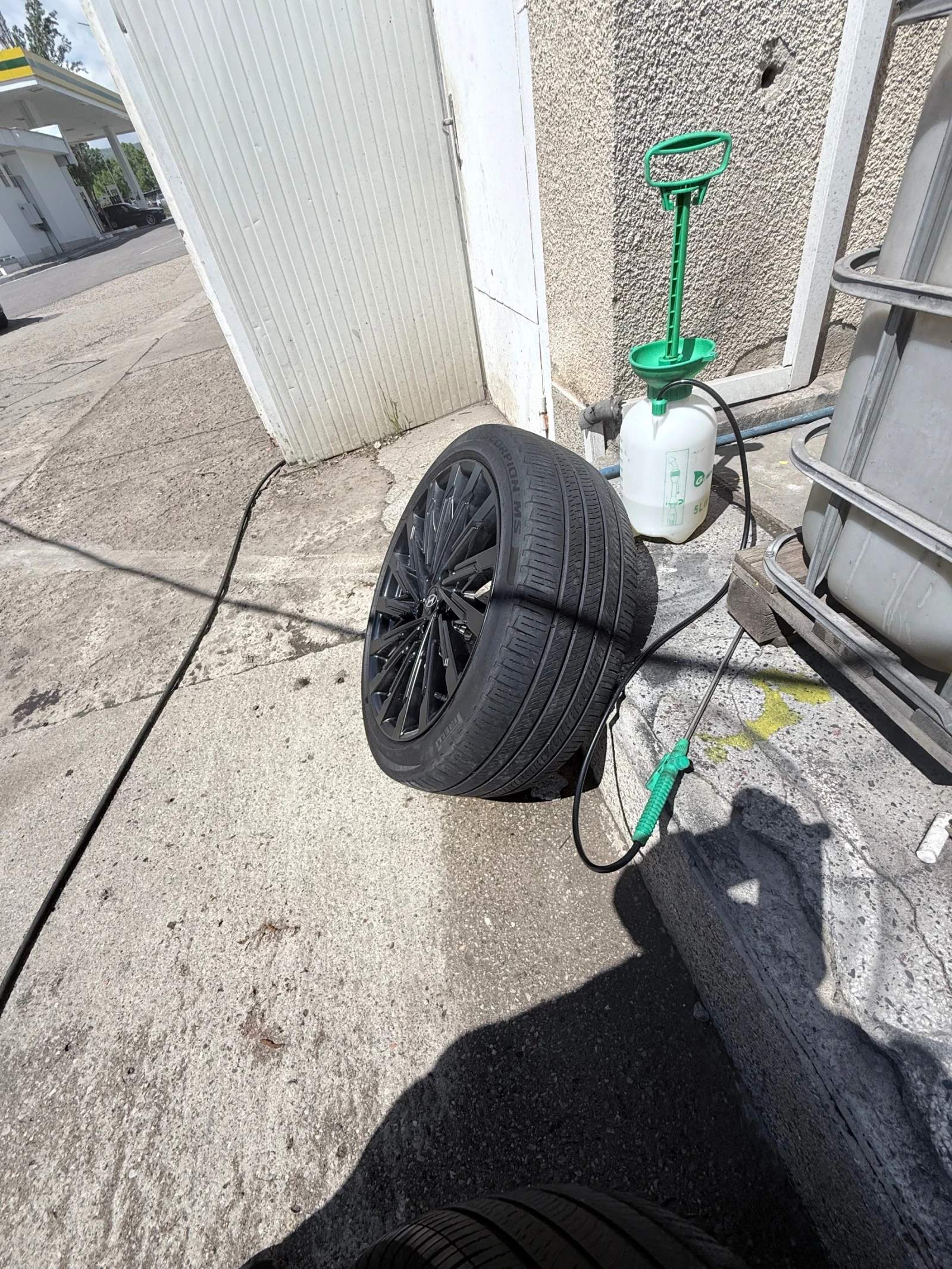 Гуми с джанти Pirelli 235/45R21, снимка 12 - Гуми и джанти - 54598946