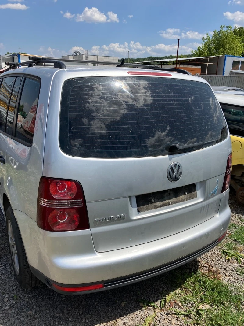 VW Touran 1.6 бензин , снимка 3 - Автомобили и джипове - 41619028