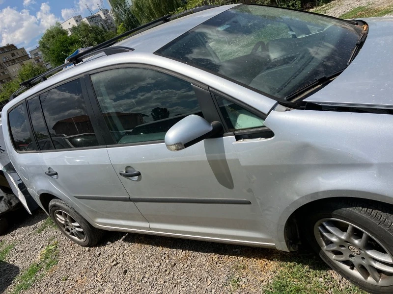 VW Touran 1.6 бензин , снимка 2 - Автомобили и джипове - 41619028