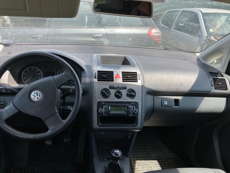 VW Touran 1.6 бензин , снимка 5 - Автомобили и джипове - 41619028