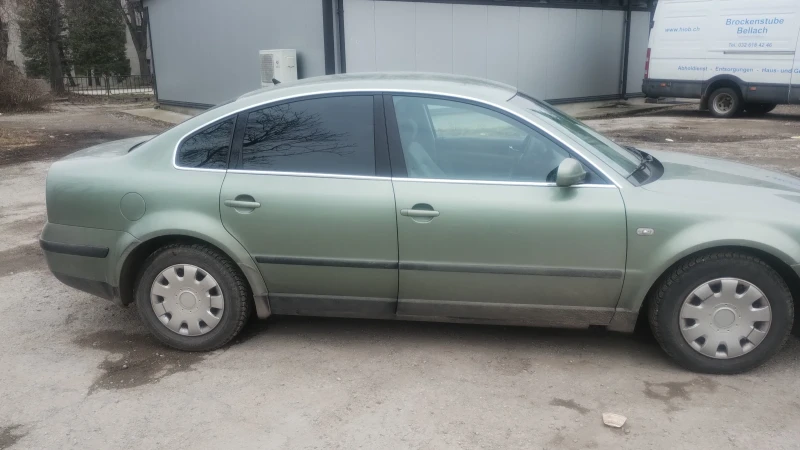 VW Passat 1.6, снимка 2 - Автомобили и джипове - 49325090