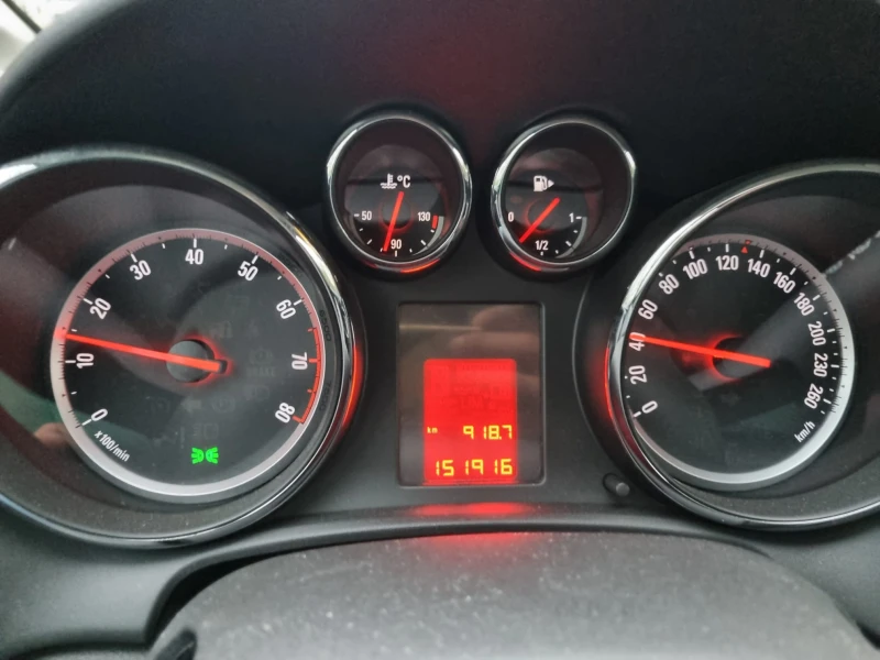 Opel Astra Sports Tourer, снимка 12 - Автомобили и джипове - 51173568