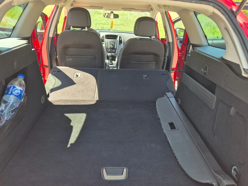 Opel Astra Sports Tourer, снимка 13 - Автомобили и джипове - 51173568