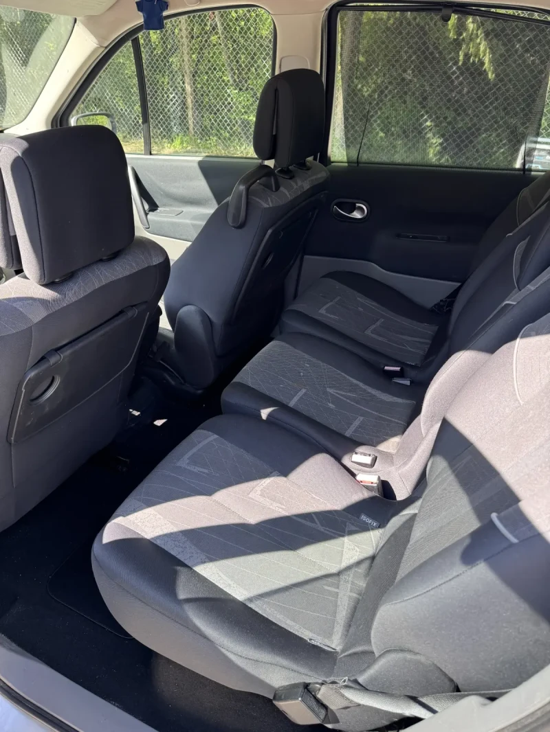 Renault Megane, снимка 15 - Автомобили и джипове - 51886994