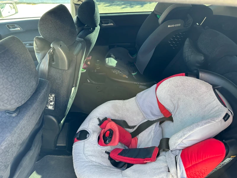 Honda Fr-v 1.7 V-TEC, снимка 8 - Автомобили и джипове - 52240094