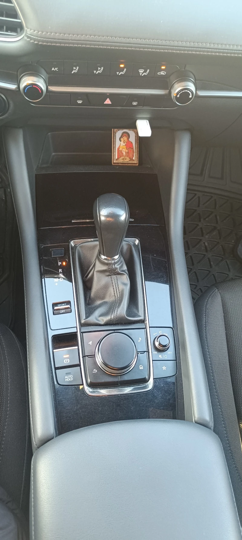 Mazda 3 Skyactiv G Mild Hybrid, снимка 15 - Автомобили и джипове - 52392591