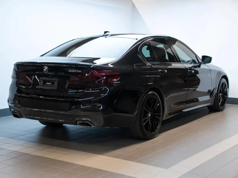 BMW 530E Mpacket* Headup* Обдух* Масаж* 360* , снимка 4 - Автомобили и джипове - 52402528