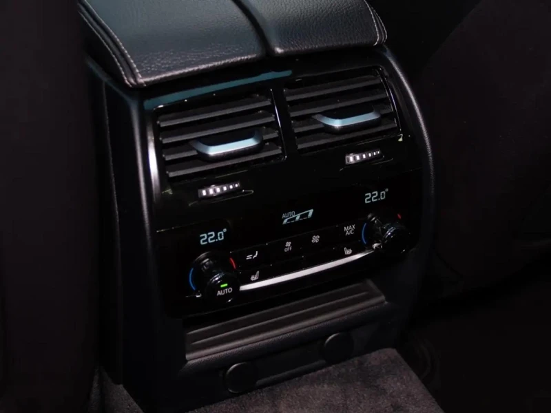 BMW 530E Mpacket* Headup* Обдух* Масаж* 360* , снимка 16 - Автомобили и джипове - 52402528