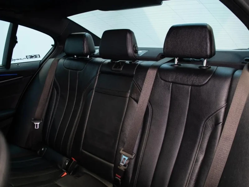 BMW 530E Mpacket* Headup* Обдух* Масаж* 360* , снимка 9 - Автомобили и джипове - 52402528