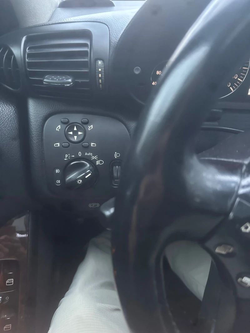 Mercedes-Benz C 220, снимка 12 - Автомобили и джипове - 52495907