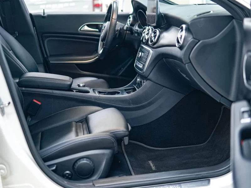 Mercedes-Benz CLA 250 4MATIC* АвтоКредит* (ЦЕНА ДО БГ), снимка 7 - Автомобили и джипове - 53152166