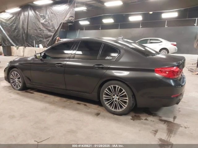 BMW 530 М-Пакет* xDrive* Ел.Седалки* Памет* З.Камера* , снимка 3 - Автомобили и джипове - 49178074