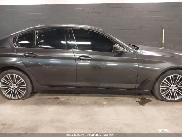 BMW 530 М-Пакет* xDrive* Ел.Седалки* Памет* З.Камера* , снимка 11 - Автомобили и джипове - 49178074