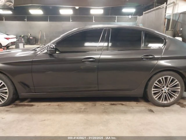 BMW 530 М-Пакет* xDrive* Ел.Седалки* Памет* З.Камера* , снимка 12 - Автомобили и джипове - 49178074