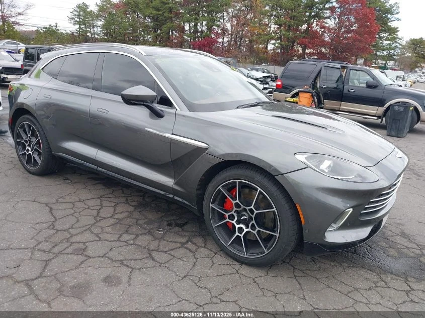 Aston Martin DBX AWD 4.0L V-8 542кс, снимка 1