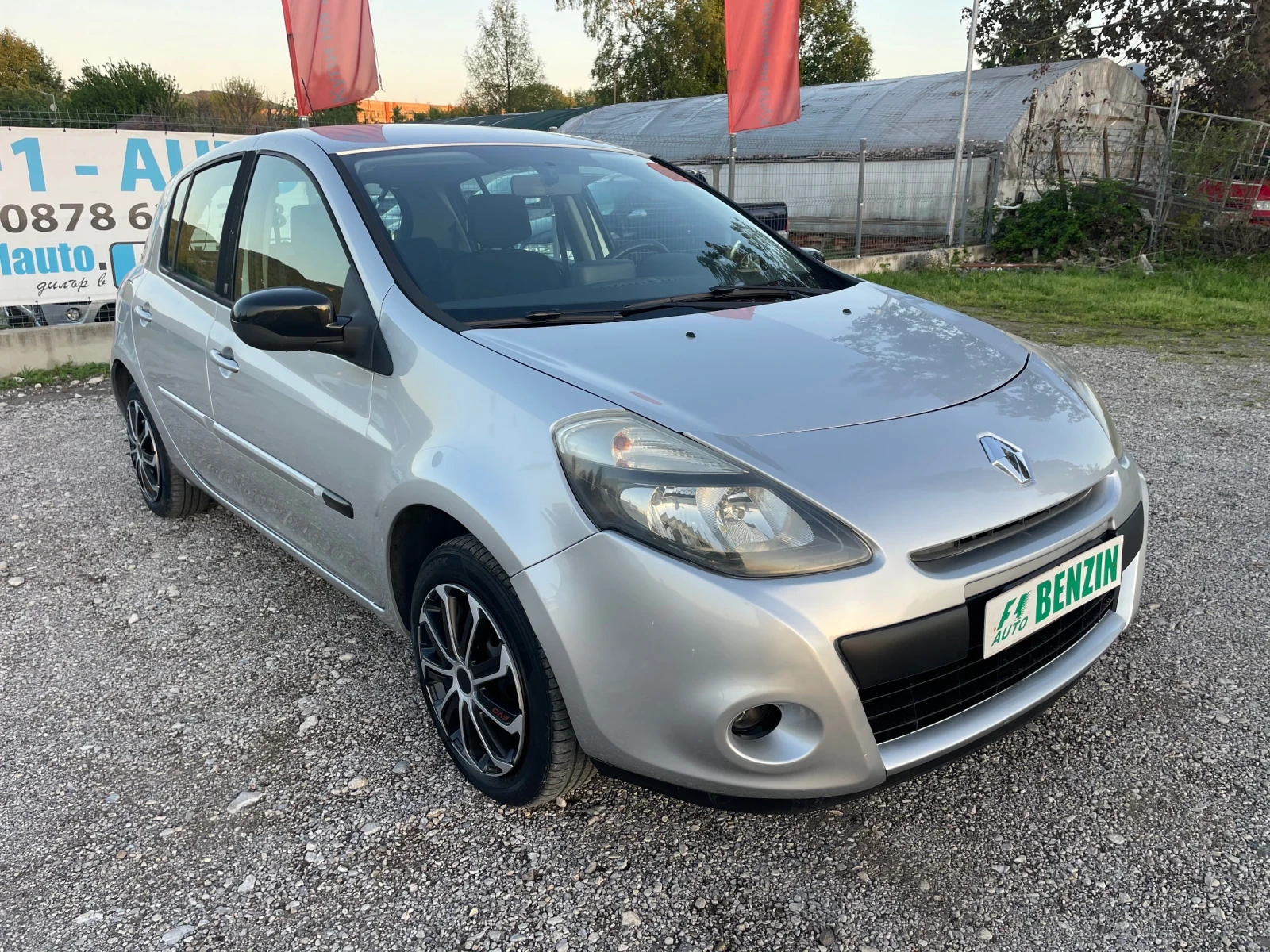 Renault Clio 1.2i-75-NAVI-ITALIA - изображение 3