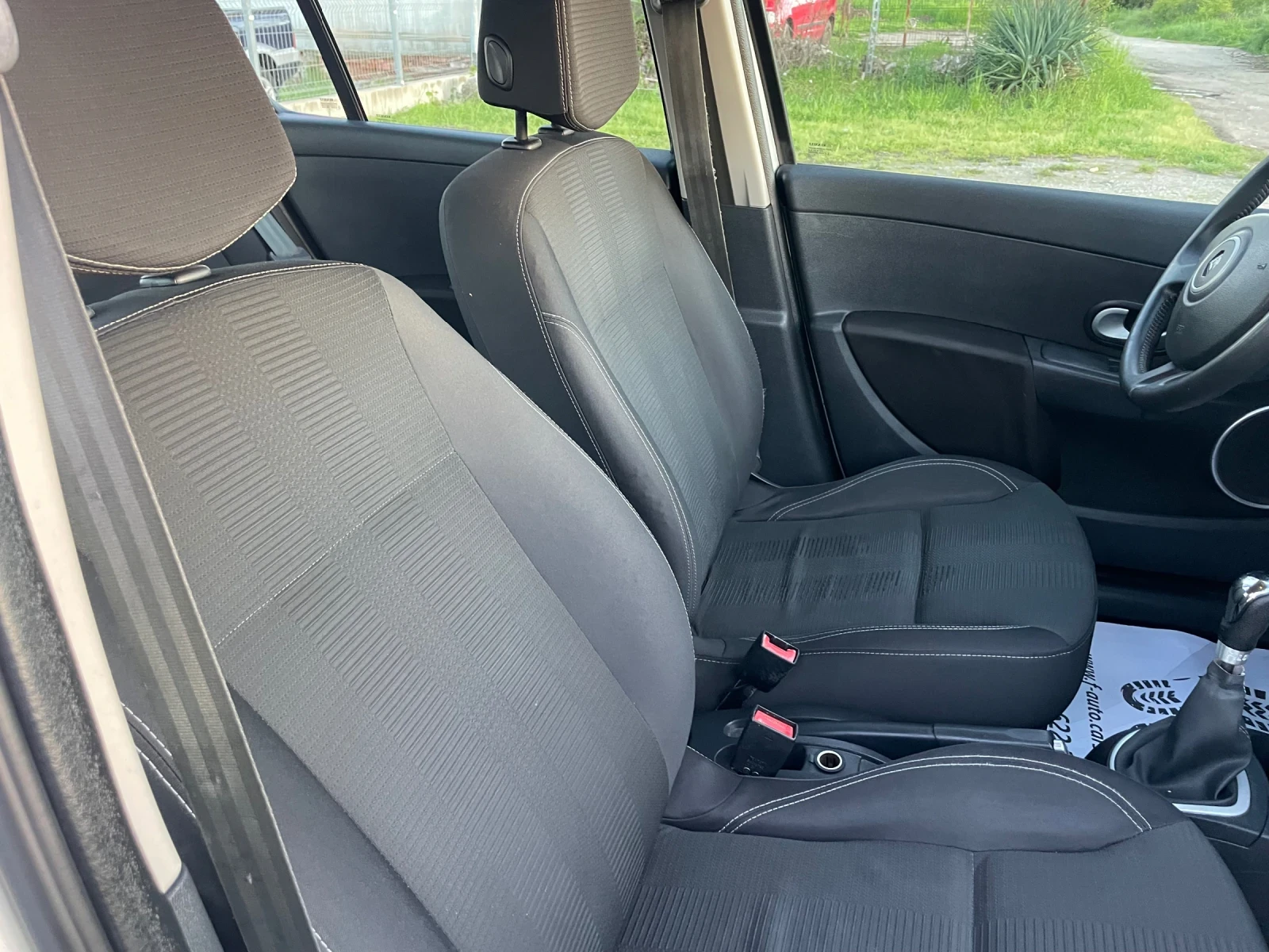 Renault Clio 1.2i-75-NAVI-ITALIA - изображение 6