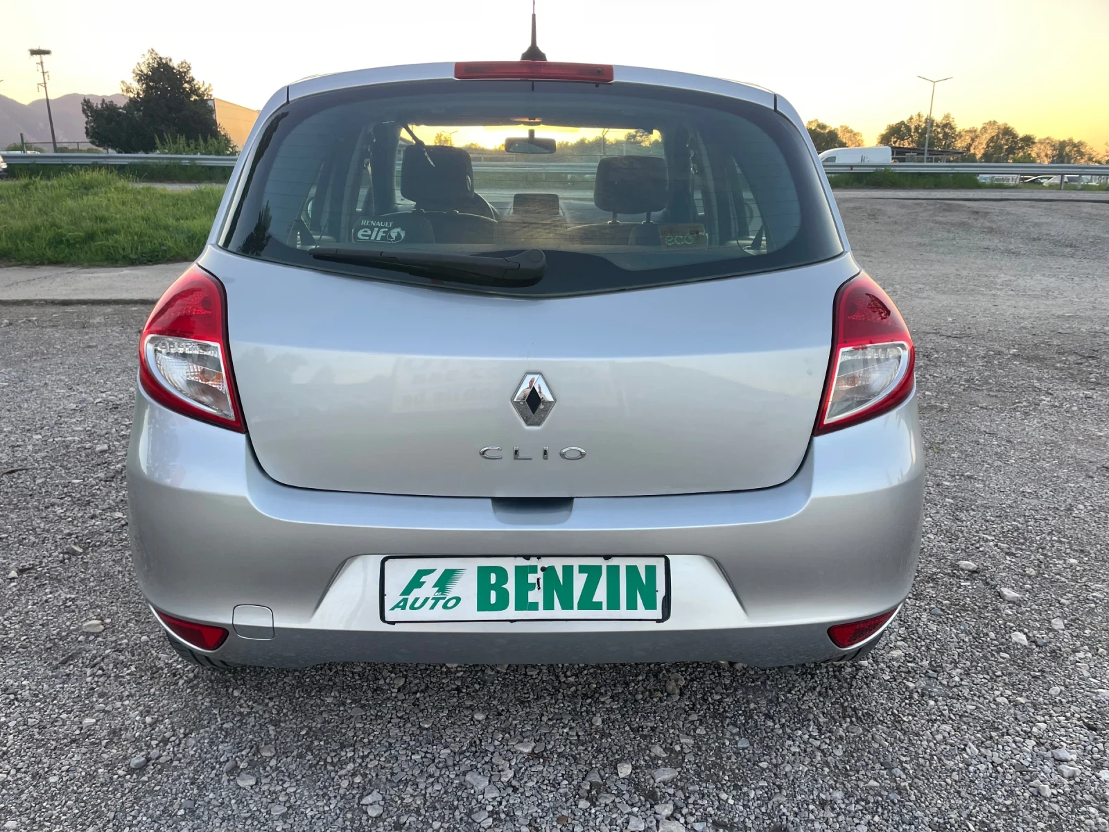 Renault Clio 1.2i-75-NAVI-ITALIA - изображение 10
