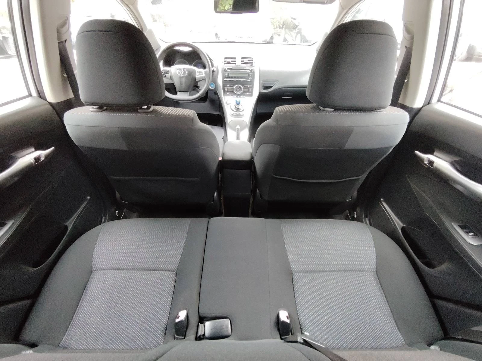 Toyota Auris 1.8i HYBRID 98ks. - изображение 10