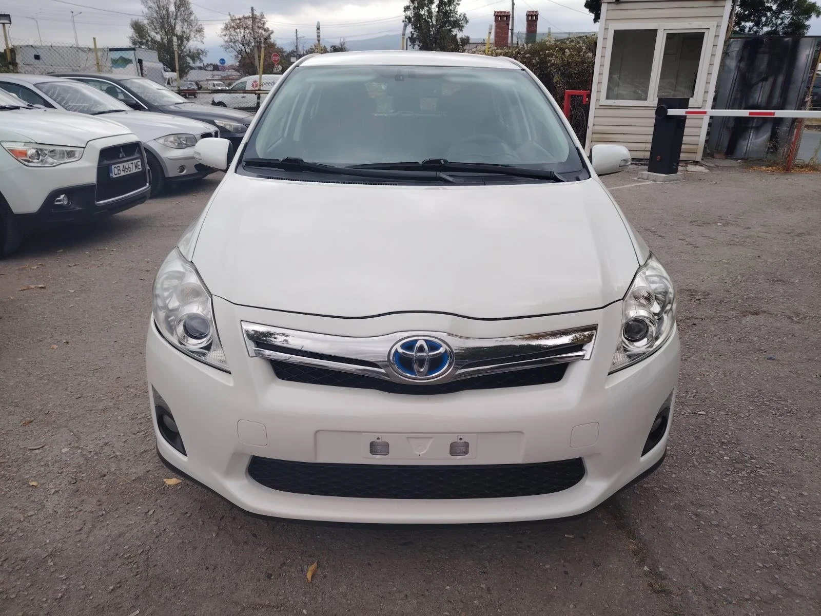 Toyota Auris 1.8i HYBRID 98ks. - изображение 2